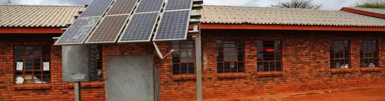 Batterie für Solarmodule für die Schule Header