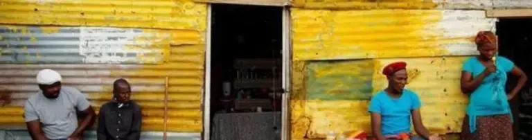 Möbel für Obdachlose in den Squatter Camps von Rustenburg in Südafrika Header