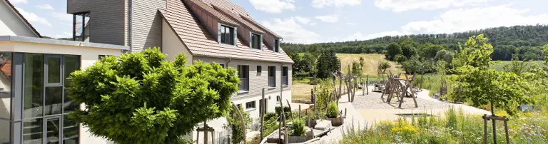 Pflege & Fürsorge - Familienherberge Lebensweg Header